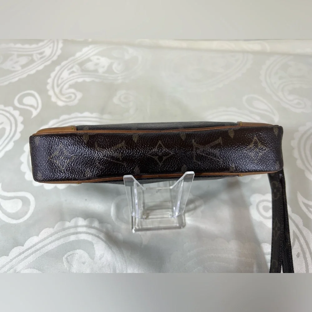 7011: Louis Vuitton Monogram Marly Dragonne GM Wristlet Clutch Vintage